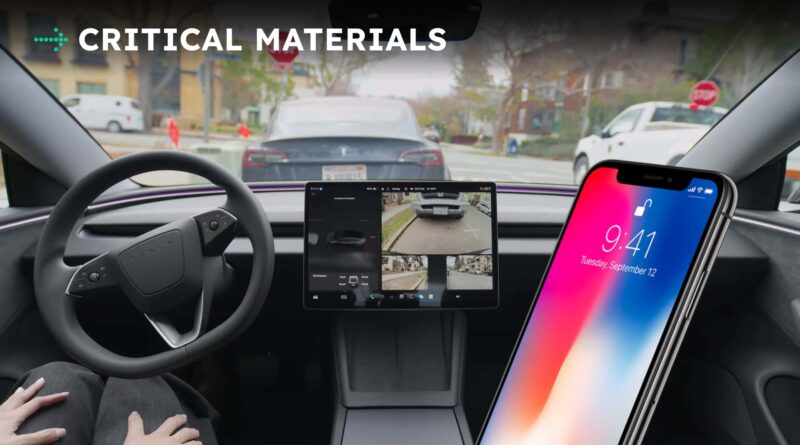 Tesla fully self-driving, now with more texting and driving